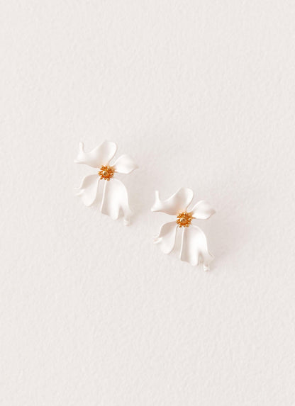 Avery Earrings - Pearl